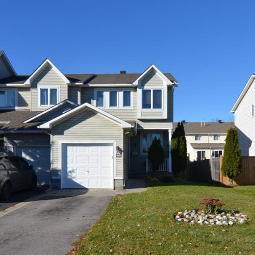 1892 Hennessy Cres